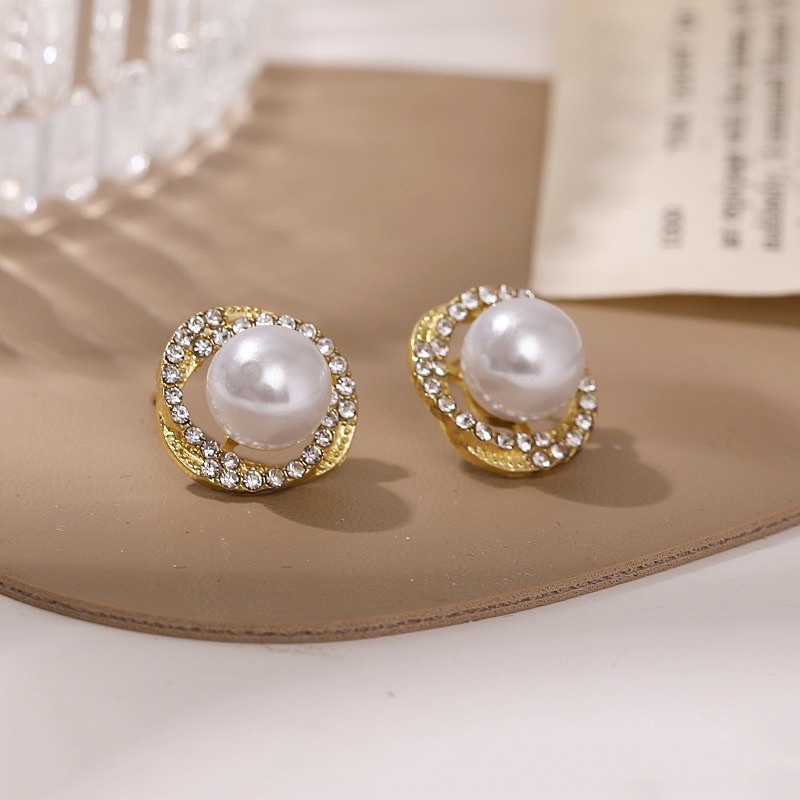 Khuyên tai tròn viền đá đính ngọc thời trang Hàn Quốc dành cho nữ