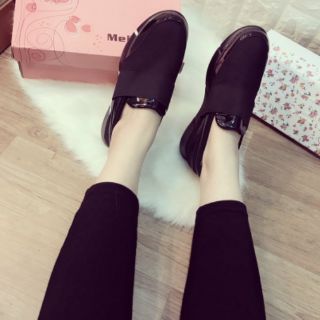 Giày siêu nhẹ