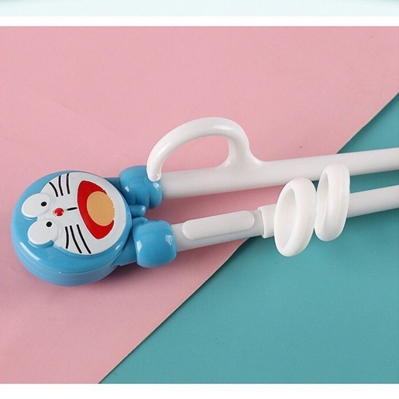 Đũa tập ăn cho bé hàng xuất nhật đũa tập gắp xỏ ngón cao cấp kiểu nhật nhỏ gọn vừa tay dễ dàng hình Doraemon MB09 Homedy