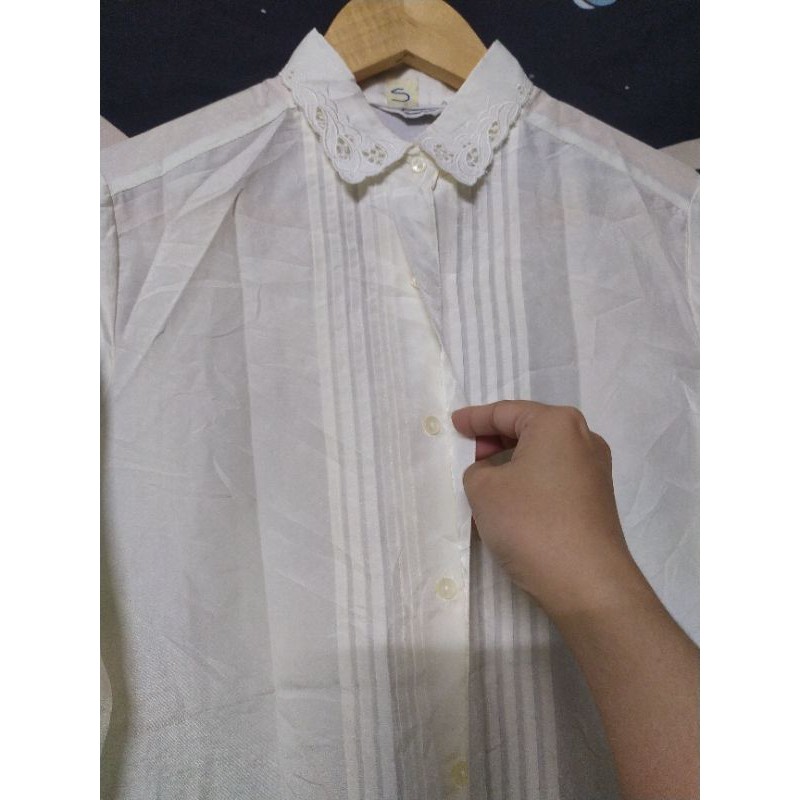 Áo trắng vintage giấu nút, voan size S  IB shop