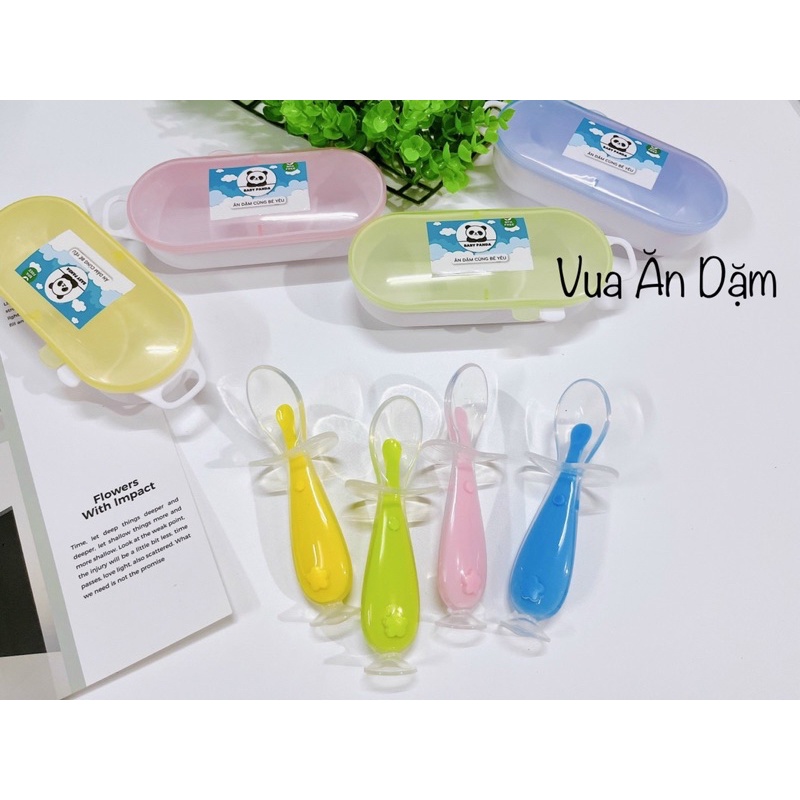 Muỗng | Thìa Silicon siêu mềm Baby Panda cho bé ăn dặm có ngáng chống hóc và đế hít (kèm hộp đựng)