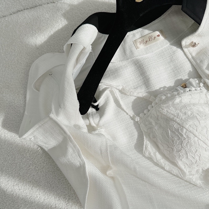 SET 3 MÓN: ÁO KHOÁC TRẮNG NÚT VIỀN MÀU + CROPTOP REN 2 DÂY + CHÂN VÁY ĐEN