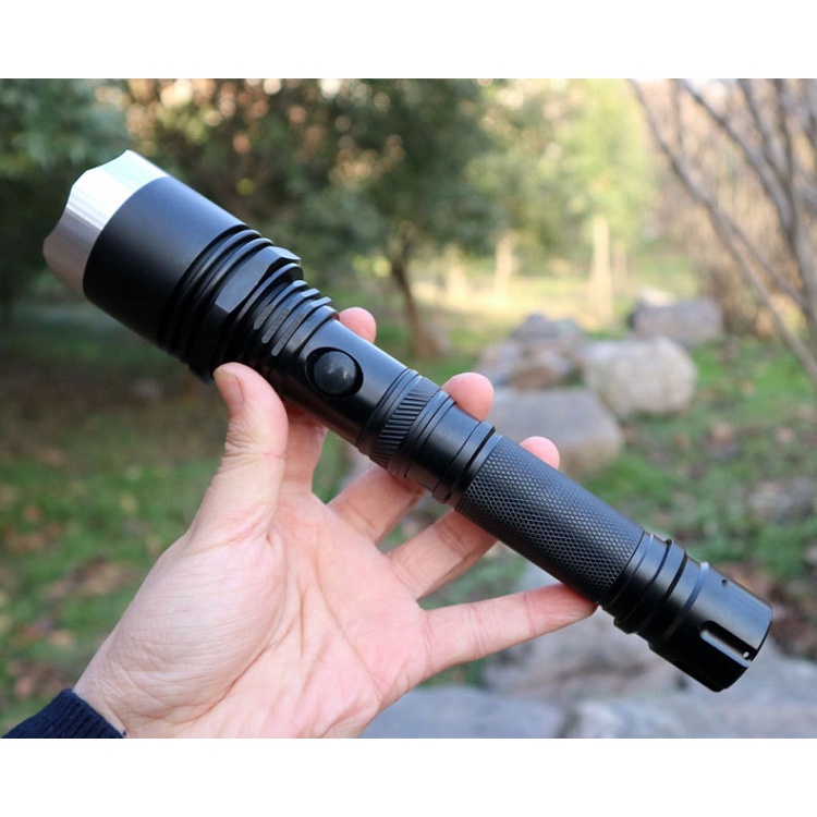 Đèn pin cầm tay siêu sáng XPE T6 QX8 cầm chắc tay, vô cùng tiện lợi