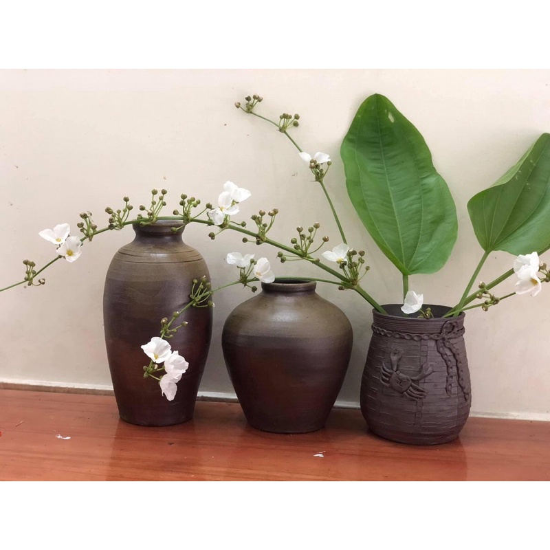 Bình gốm dáng dài