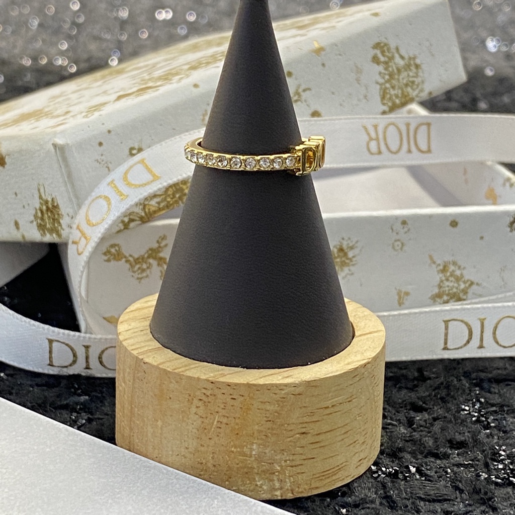 Nhẫn thời trang nữ cao cấp Dior CD với thiết kế sành điệu, thanh lịch và cá tính