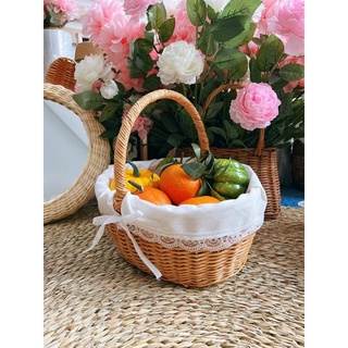 Giỏ mây picnic lót vải hai màu trắng và đỏ đi cắm trại hoặc chụp ảnh