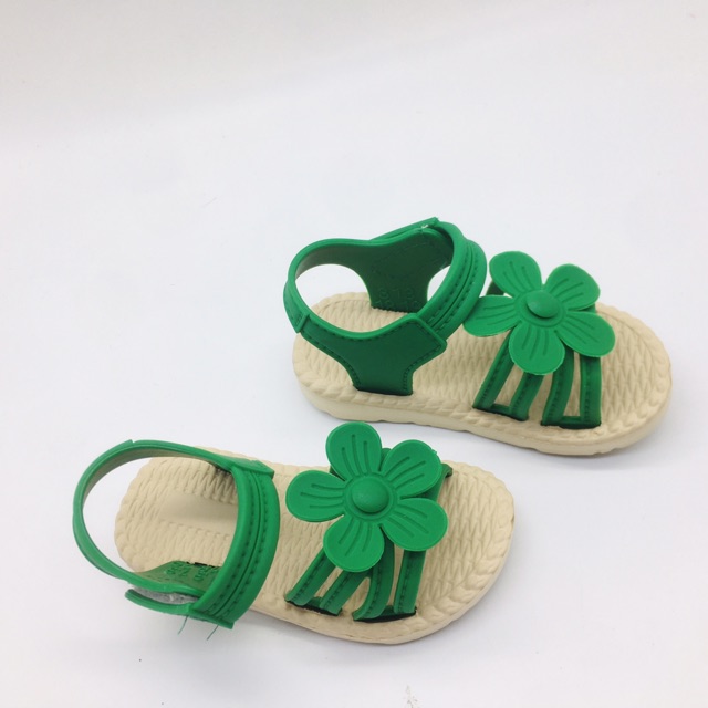 ( size tập đi siêu nhẹ siêu thoáng) Sandal tập đi hoa siêu dễ thương cho bé gái