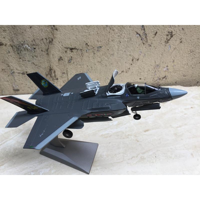 Mô hình Máy bay F- 35B MARINE Corps - 1:72