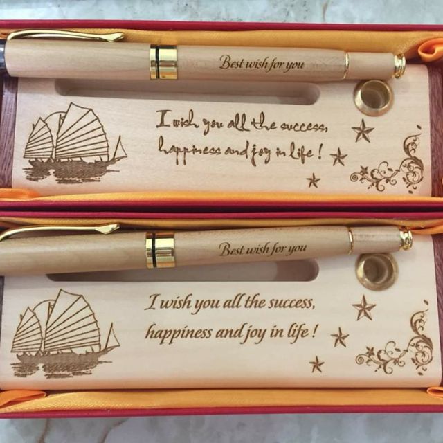 Bút gỗ khắc tên NVN683