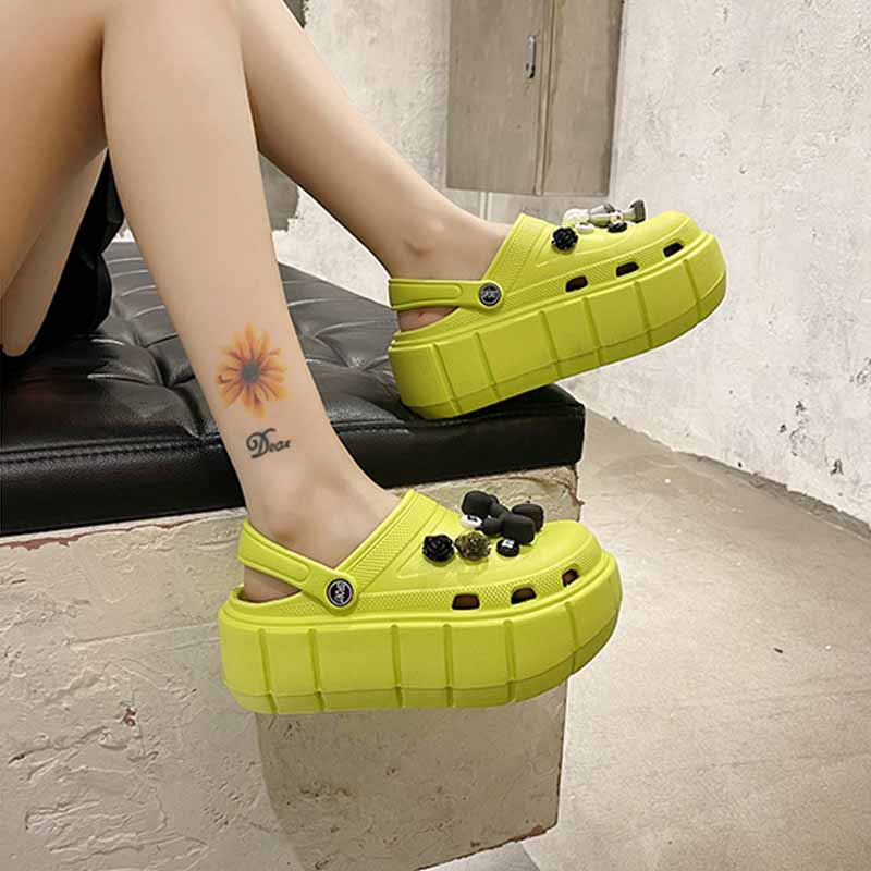 Dép Sục Crocs Đế Cao Hack Chân Đi Mưa Full Phụ Kiện Màu Xanh Trắng Đen