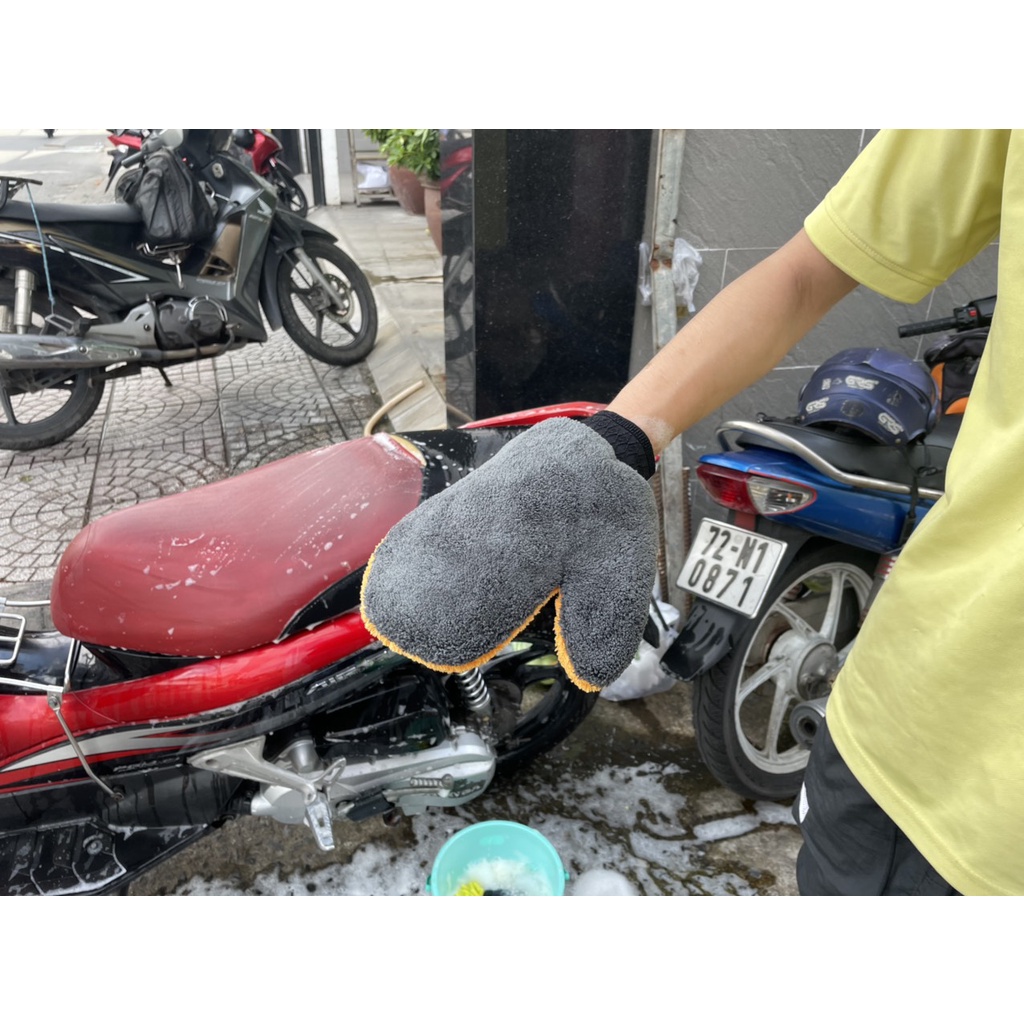 Bao Tay Rửa Xe Chuyên Dụng Microfiber Mềm Mịn Chống Trầy Xước (Cam Nâu)
