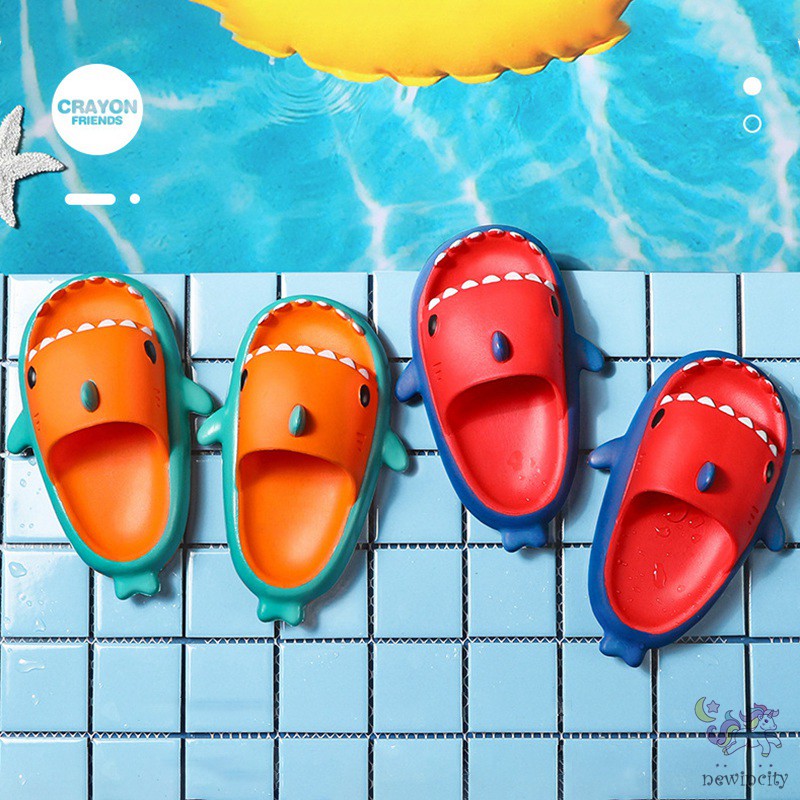 Dép mang trong nhà đế mềm chống trượt/ chống mài mòn hình cá mập dễ thương cho trẻ