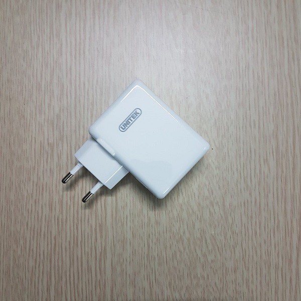 Combo cáp sạc microUSB và cốc 3 cổng Unitek Y-P537A công suất 24W - 1 cổng QC 2.0 (Trắng)