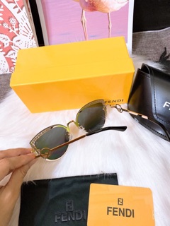 Mắt kính fendi