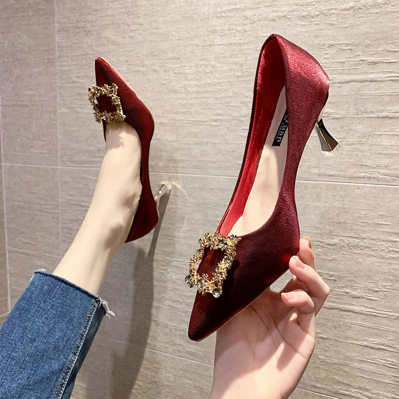 Giày cao gót màu đỏ rượu vang phụ nữ mùa xuân nhọn mới sexy mũi đơn làm việc thời trang chuyên nghiệp khóa vuông