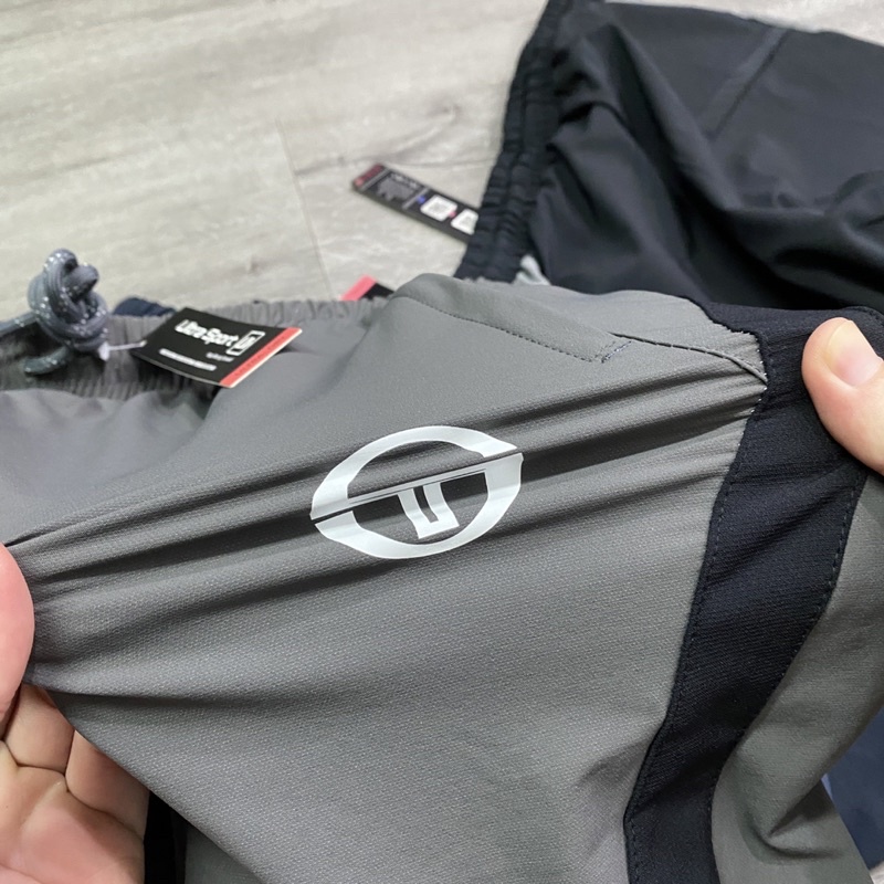 Quần gió xuất dư không nhăn/co giãn/chống nước nhẹ