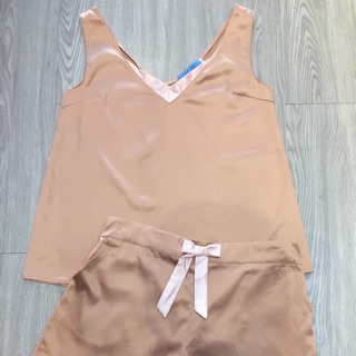 Bộ ba lỗ lụa