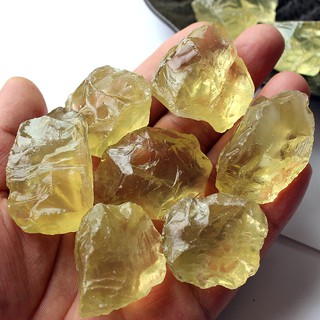 Viên Đá Pha Lê Tự Nhiên Trang Trí