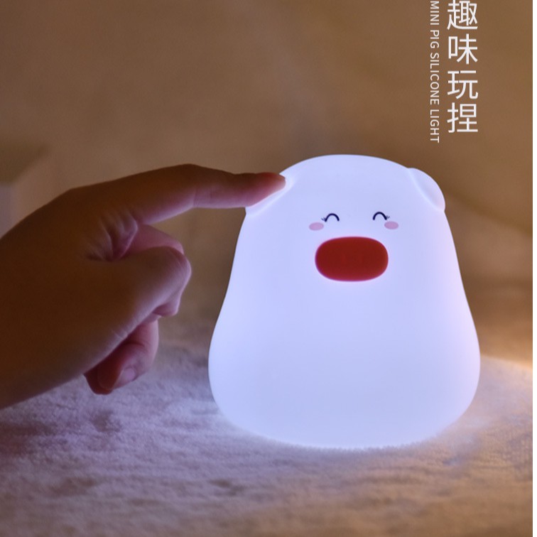Đèn ngủ heo cảm ứng silicon