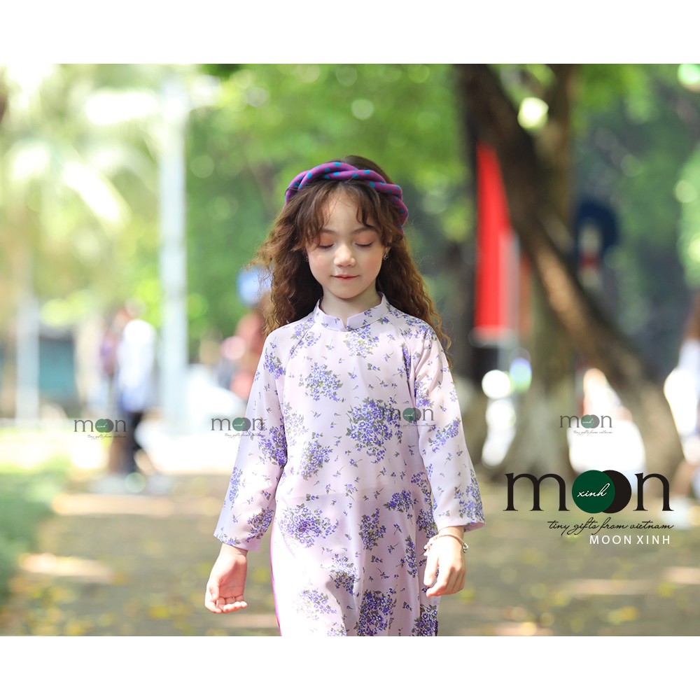 Áo dài voan truyền thống cho bé gái VNS 331 Moon Xinh, Họa tiết hoa nhí  nổi bật trên màu tím pastel, Nhẹ và thoáng mát