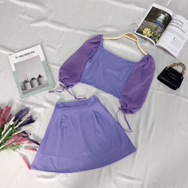 Sét áo croptop tay phồng kèm chân váy ngắn có quần trong | BigBuy360 - bigbuy360.vn