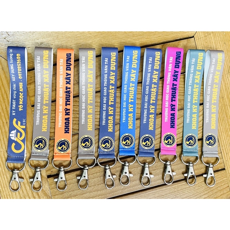 Móc Nametag in hình chữ logo theo yêu cầu
