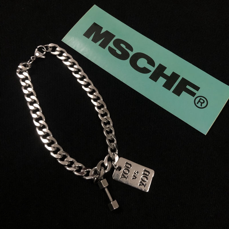 Vòng tay thiết kế mặt dây hình quả tạ và khắc chữ bằng thép titan thời trang