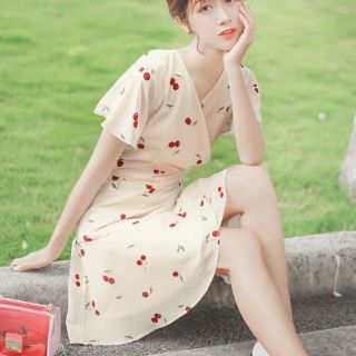 Váy wrap họa tiết cherry
