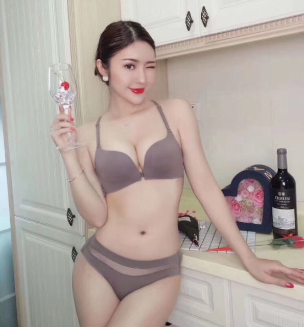 Set nội y nâng đẩy  bên shop có giá 220K / 1set Chị nha ❤️ 
ĐẶC BIỆT
 ❤️ Mua 2 set Giảm còn 200K /