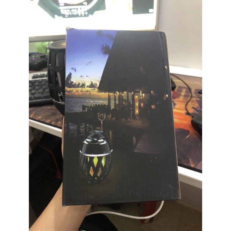 loa nghe nhạc, kèm led cực đẹp, chất âm trầm ấm, cực hay, đầy đủ chức năng bluetooth, hỗ trợ thẻ sd