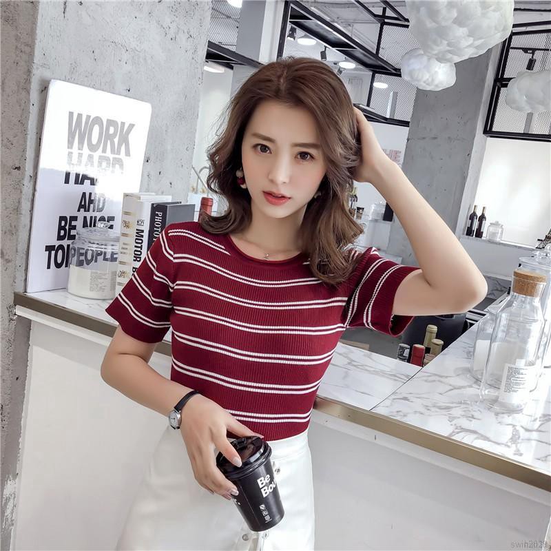 Áo thun tay ngắn form rộng họa tiết sọc ngang dành cho nữ
