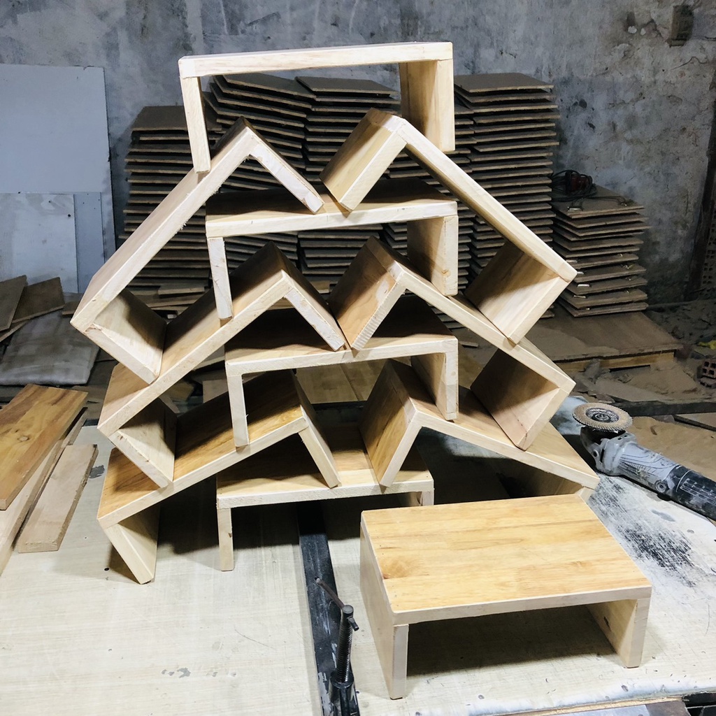 Ghế đẩu ngồi bệt gỗ cao su tự nhiên, kích thước 20x30x12cm, ngồi thoải mái mát mông êm ái.