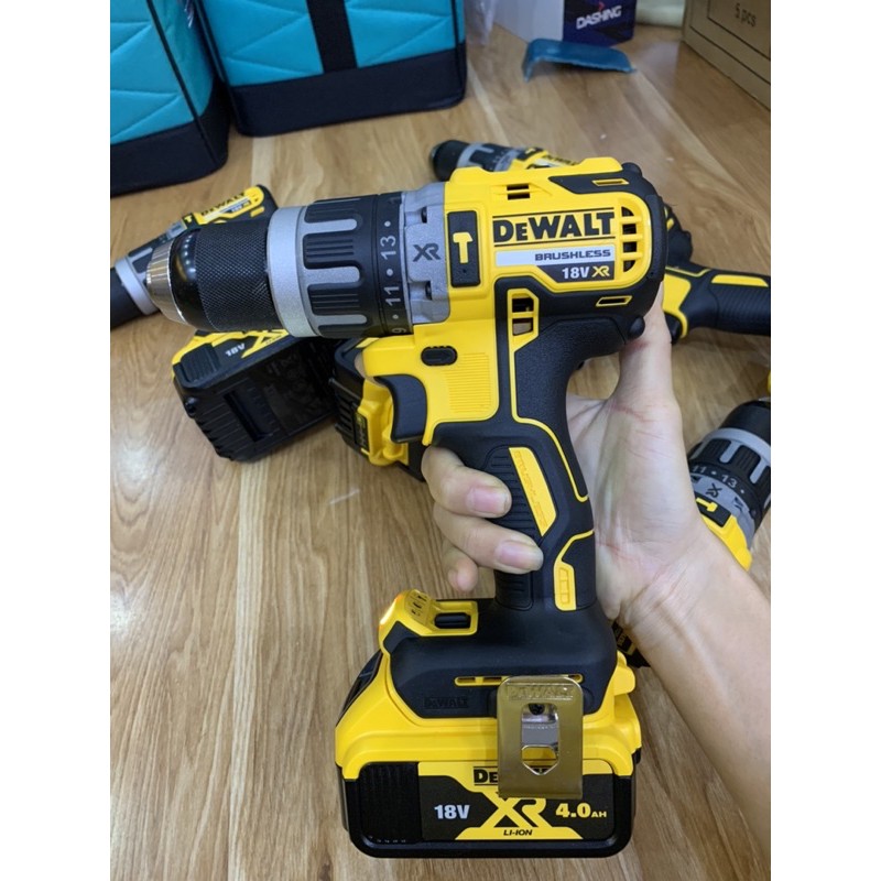 Máy khoan dùng pin DeWALT 18V DCD796 hàng chính hãng