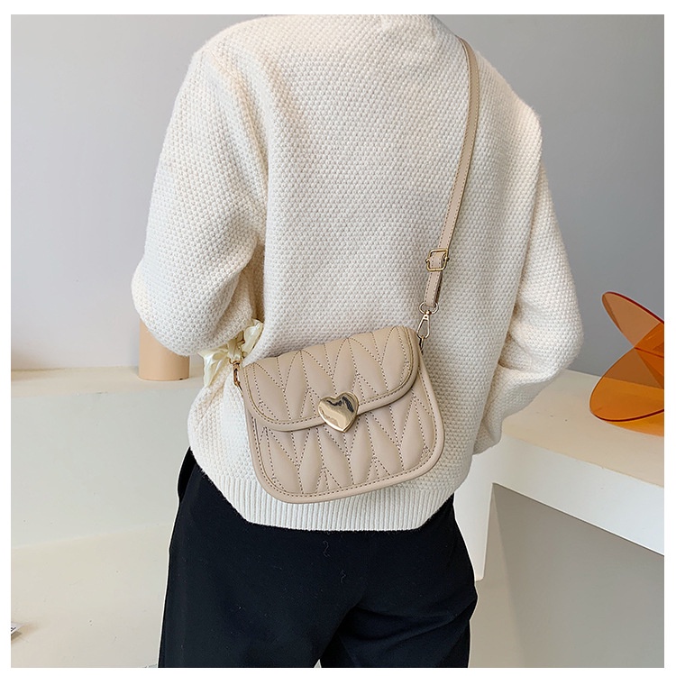 Túi xách nữ, túi đeo chéo da trần, nắp khóa trái tim, dây đeo chéo cá tính Little_Lisa_Store 419