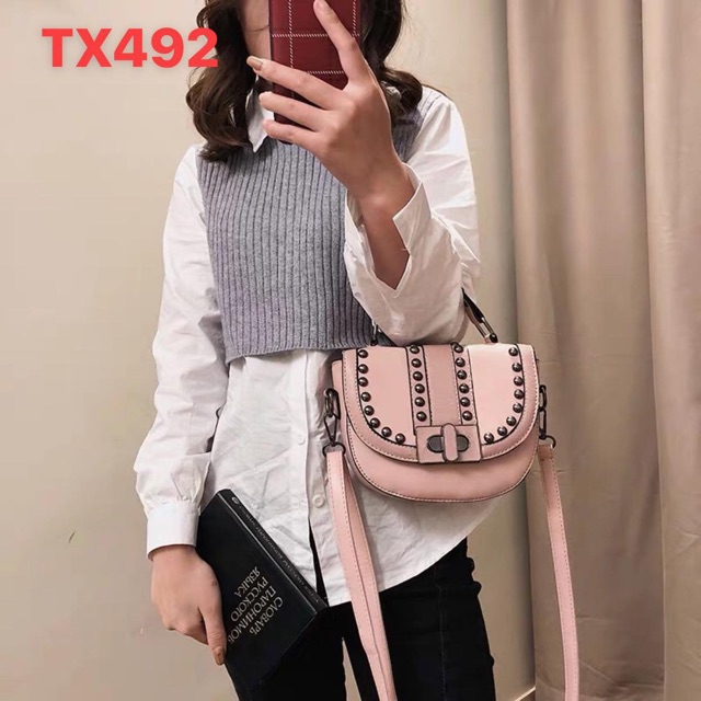 Túi xách viền đinh