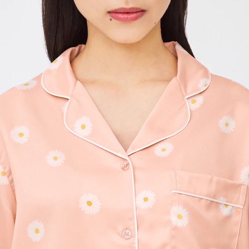 Bộ quần áo dài pyjama nữ in hình hoa cúc xinh xắn  của GU - Nhật Bản