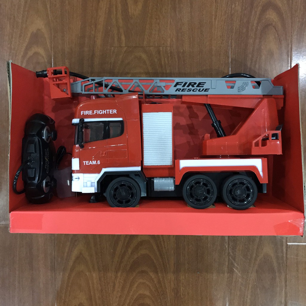 Xe cứu hỏa điều khiển xịt nước từ xa