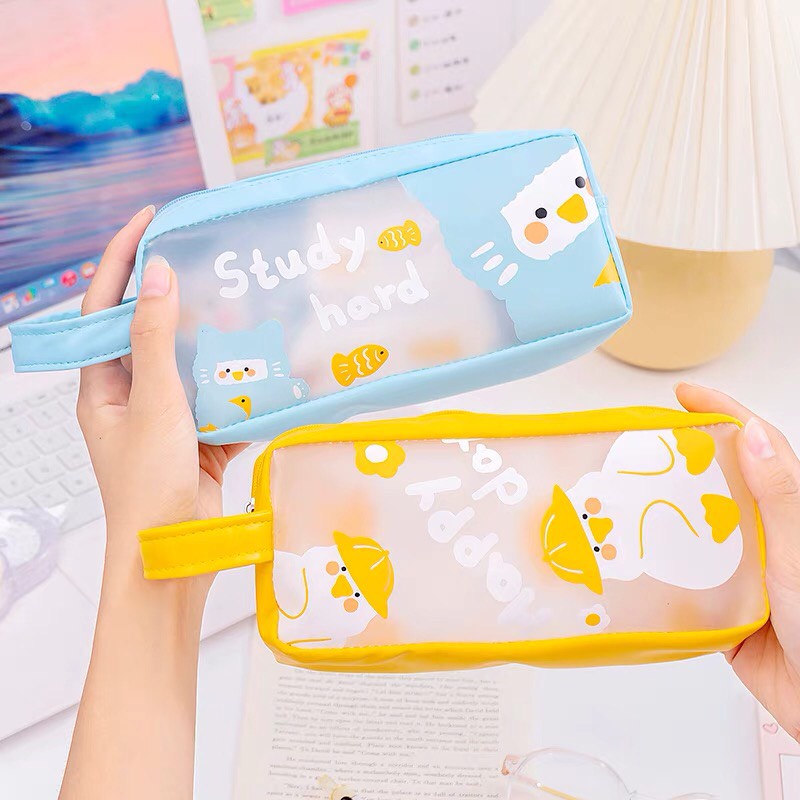 Hộp Bút Trong Size To Study In Hình Chú Vịt Vui Vẻ 😘