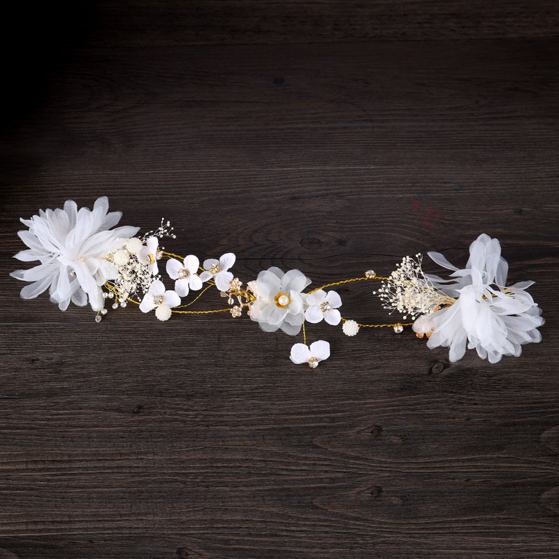 Phụ kiện tóc thiết kế phối hoa thời trang sang trọng cho cô dâu