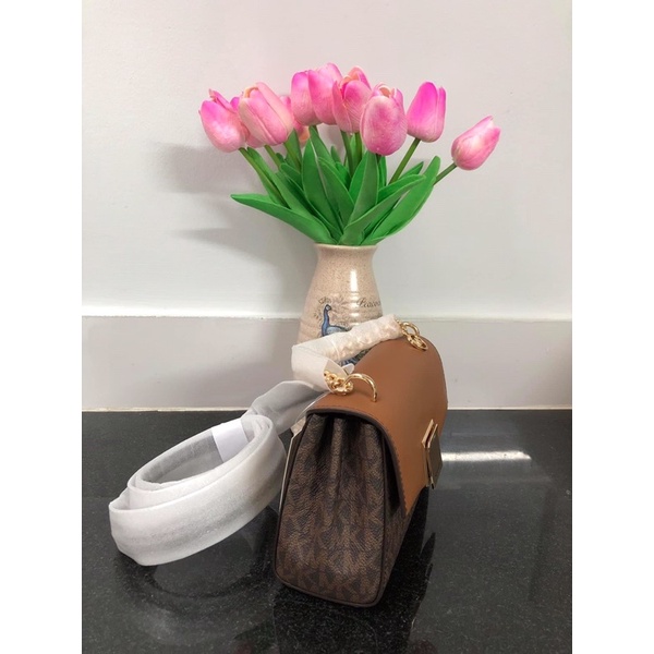 Túi đeo chéo nữ Michael Kors Lita size 20
