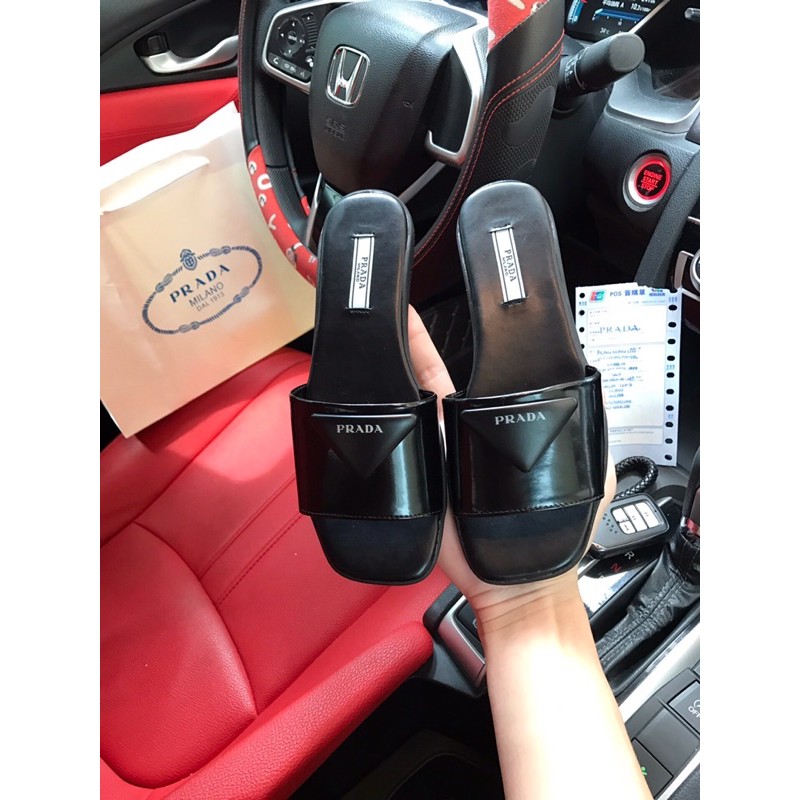 Dép thời trang Prada logo tam giác in nổi êm chân phù hợp đi biển mùa hè