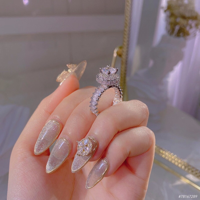 Nhẫn full xoàng đá bagguet siêu sáng xi bạch kim Kami