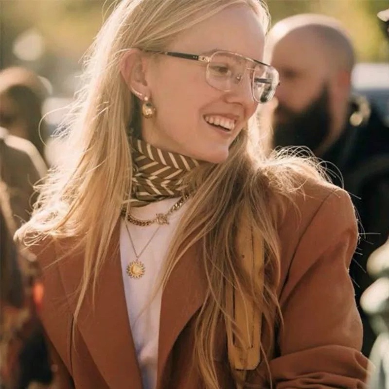 Khăn choàng cổ lụa màu kem thanh lịch size 70x70cm