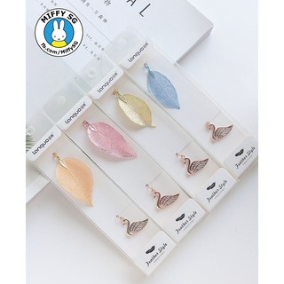Bookmark kim loại cao cấp hình chiếc lá