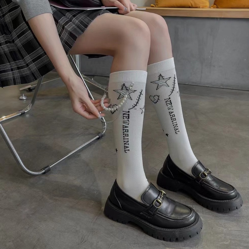 Tất Bắp Chân In Chữ Gothic Đính Ngọc Trai Đen Trắng 10MK Cho Nữ