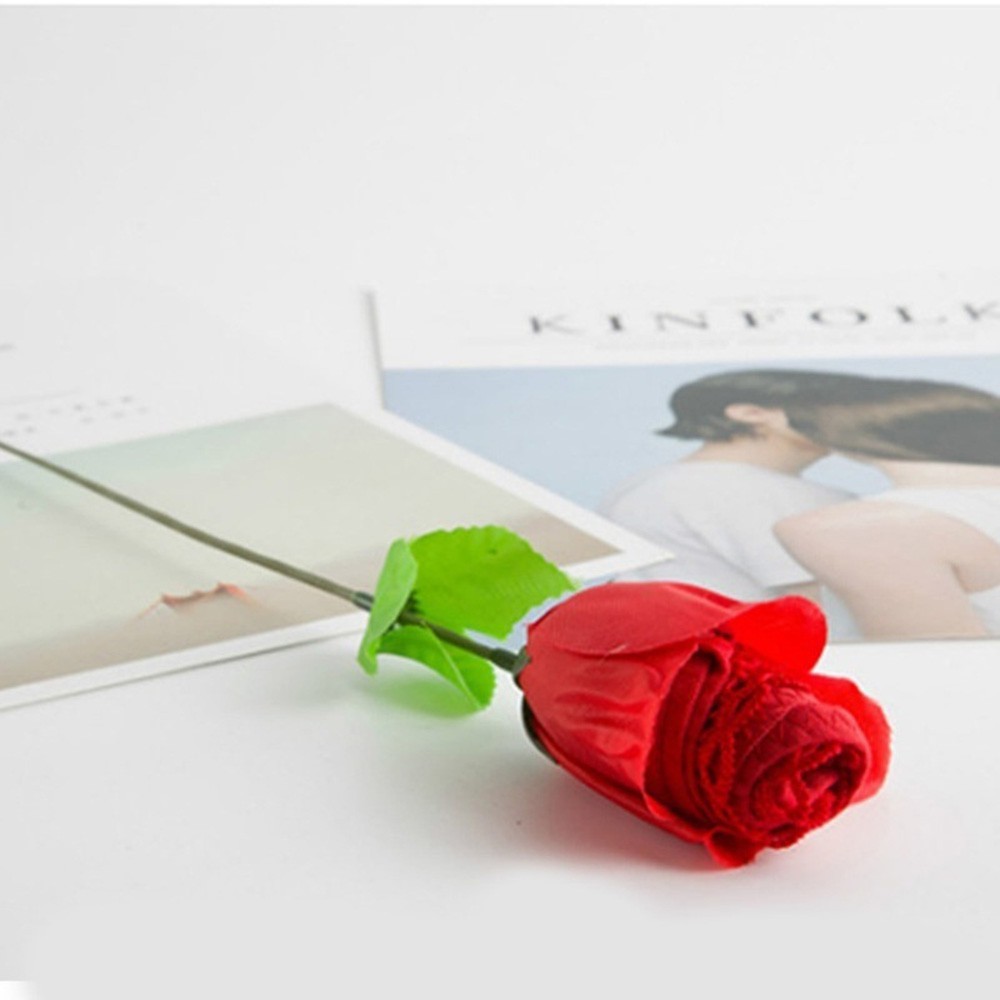 Quần lót lọt khe phối ren hoa hồng quyến rũ