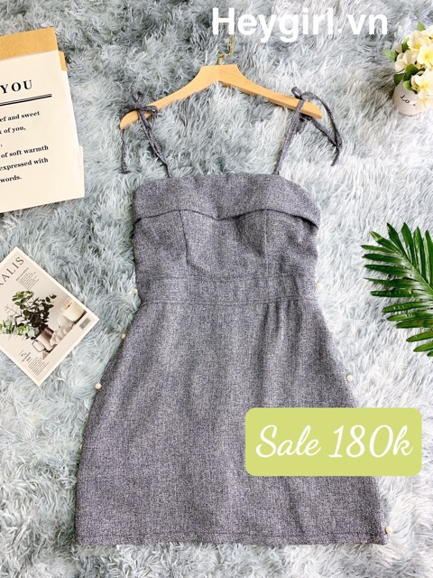 Jumpsuit ngắn hai dây, bẹt vai