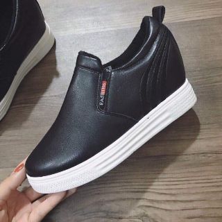 Giầy slipon độn đế chất da đẹp tuyệt vời !!!