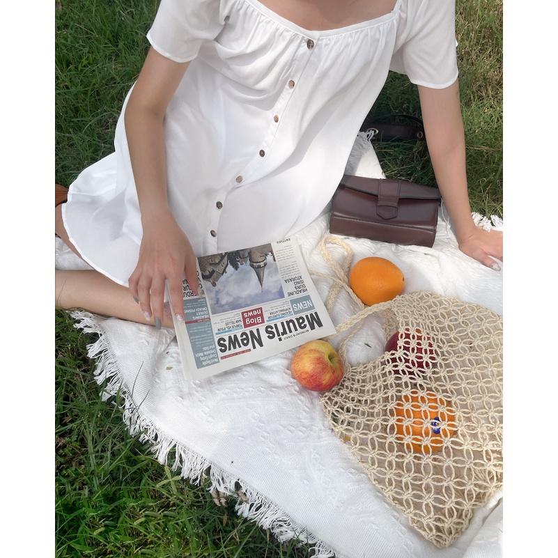 Đầm xoè baby doll LASSY DOLL DRESS nút gỗ màu trắng