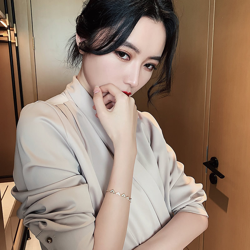 Vòng Tay Hợp Kim Mạ Vàng Hình Trái Tim Xinh Xắn Cho Nữ